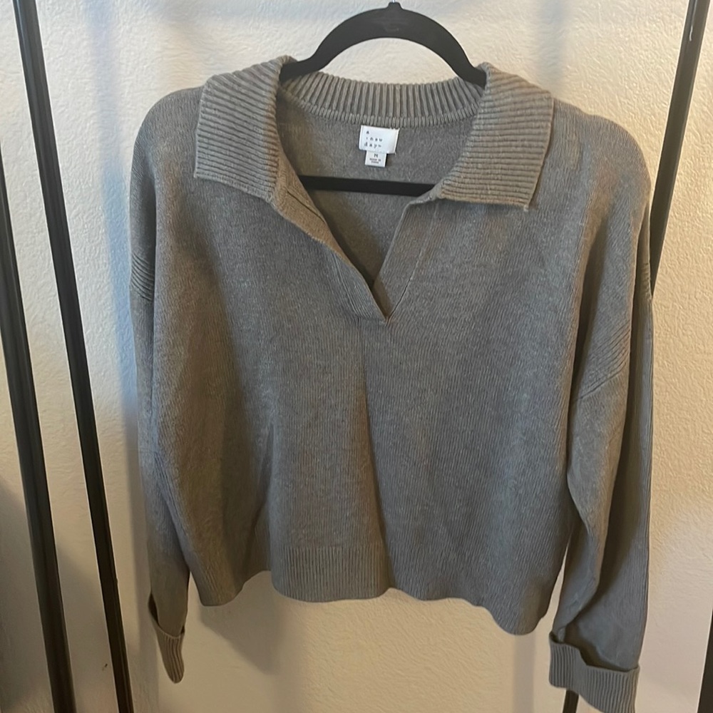 Brownish tan collar
